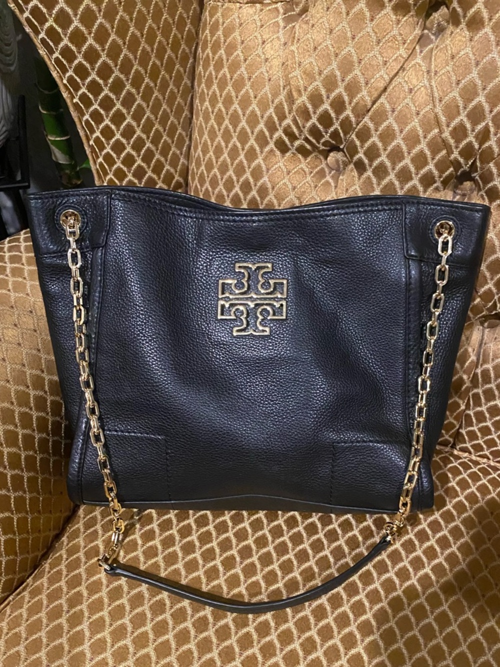 Tory Burch Black Leather Shoulder Bag with Gold Chain Trim